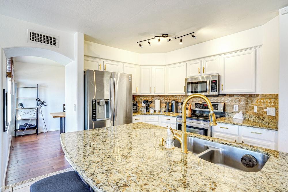 Private Pool & Grills: North Phoenix Retreat!