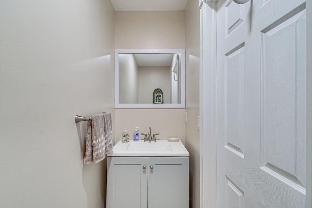 Seneca Lake Retreat w/ Deck - Walk to Wineries!