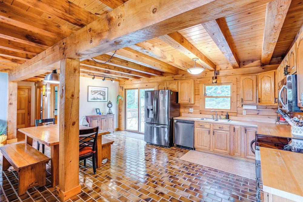Spacious Wilmington Cabin: Walk to Lake