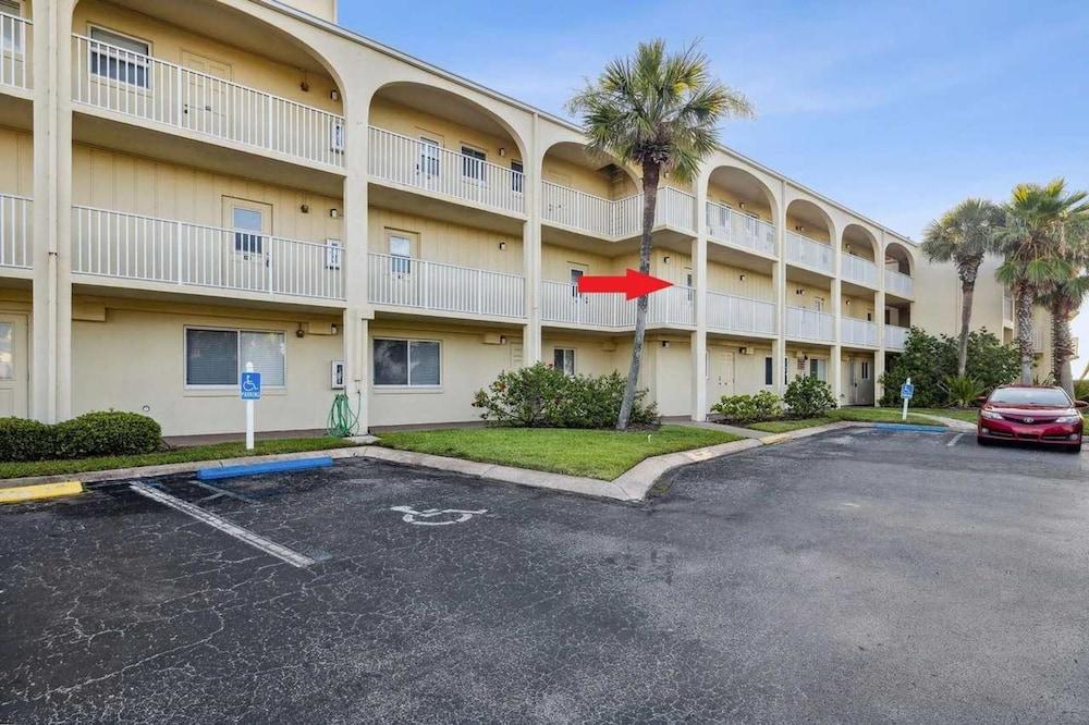 Beachfront Luxe Epic Ocean Views Sleeps 6