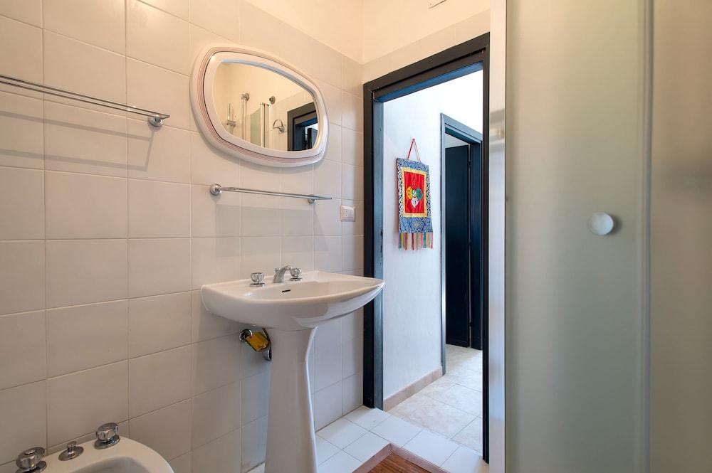 Ruota 2 in Alghero With 1 Bedrooms and 1 Bathrooms