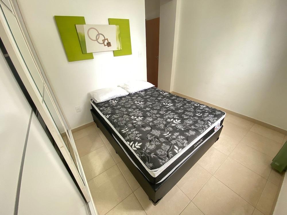 Pé na Areia Praia do Caiçara II