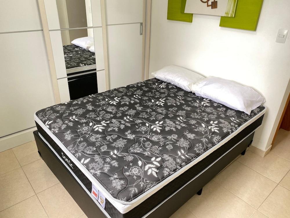 Pé na Areia Praia do Caiçara II