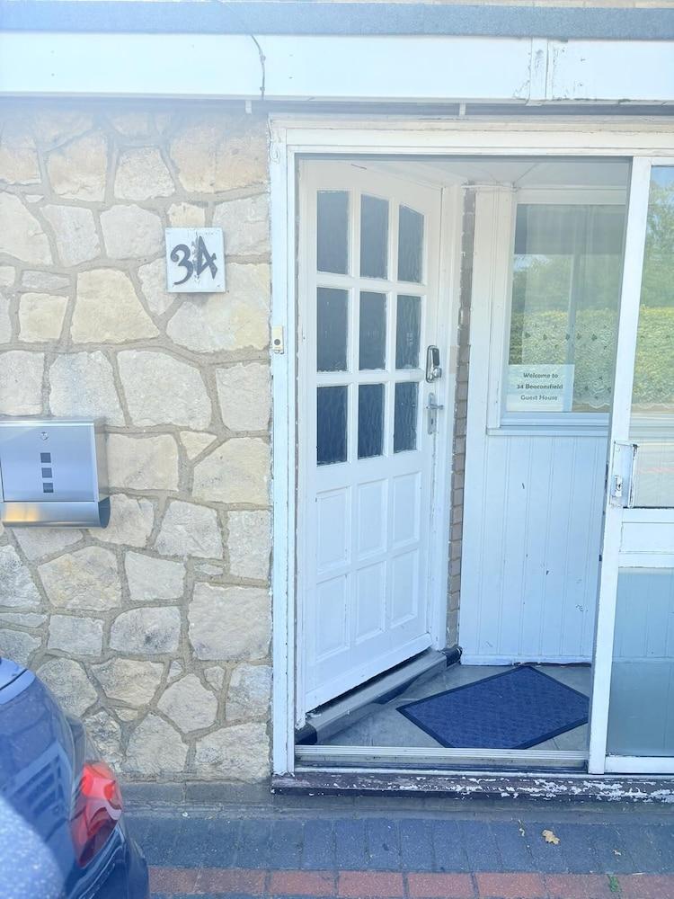 Luton Airport Guest House