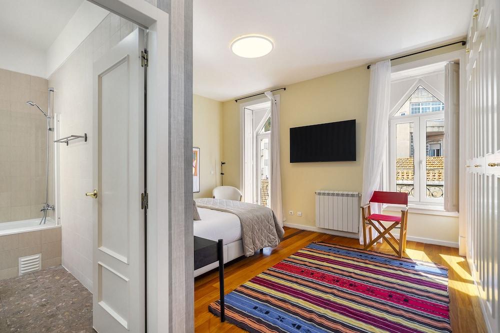 Luxury Lisbon Penthouse: Designer Decor & Epic Views