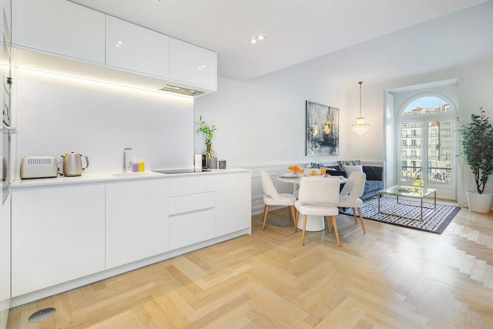 The Boulevard Prime Location & Timeless Luxury