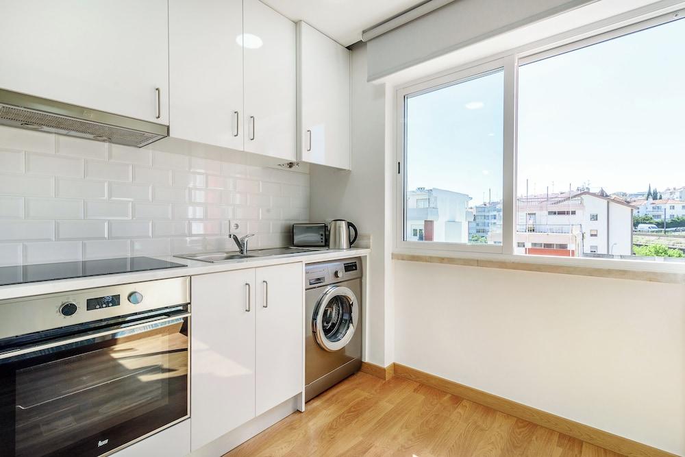 Beachside Getaway Near Paço De Arcos Train Station