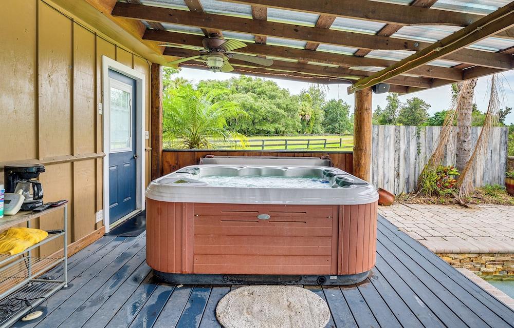 Spacious Micanopy Farmhouse w/ Luxurious Pool!