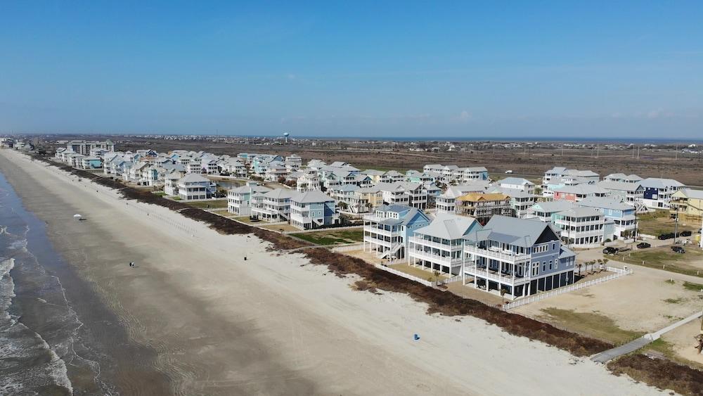 The Beachside Villa by Ryson Vacation Rentals