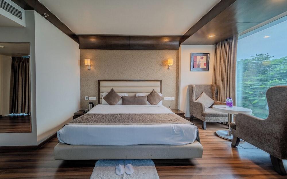 Hotel Aditya Park Regent