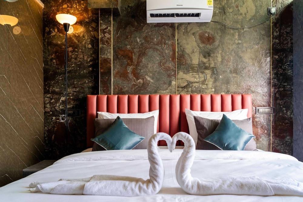 Sakhi Lakeview Resort