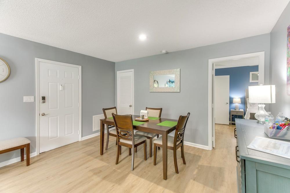 Upscale St. Simons Condo: Sunroom & Steps to Pool!