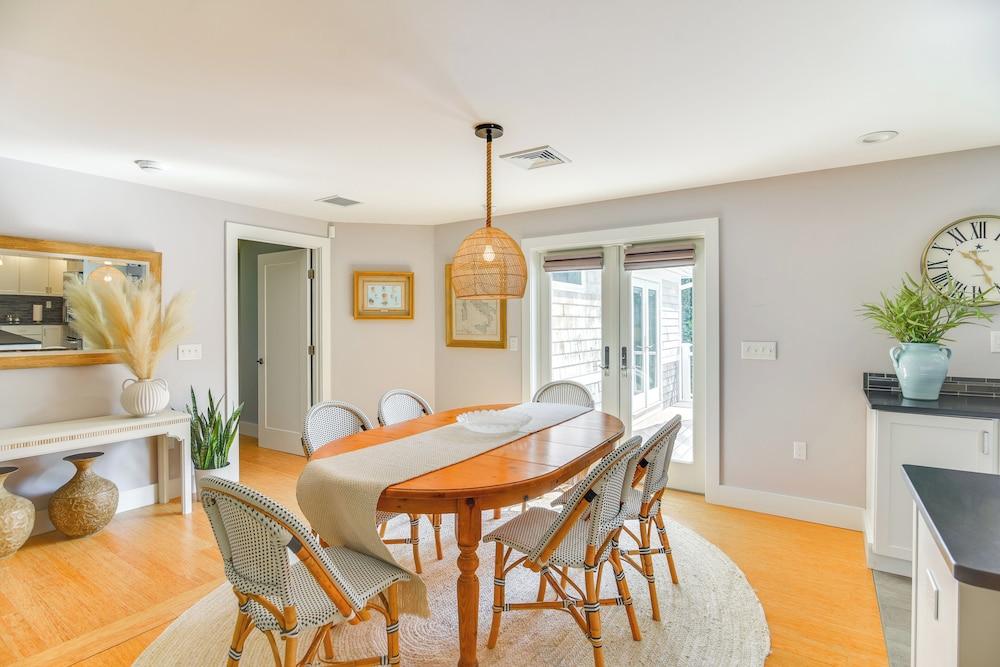 Coastal-modern Home < 3 Mi to Charlestown Beach!