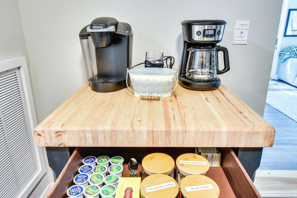 A-frame Anderson Cabin: Half Mi to Lake Hartwell!