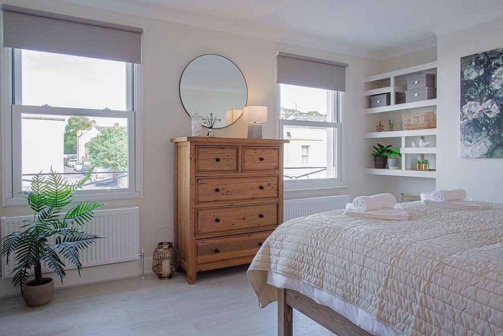 Stunning Townhouse with Large Garden