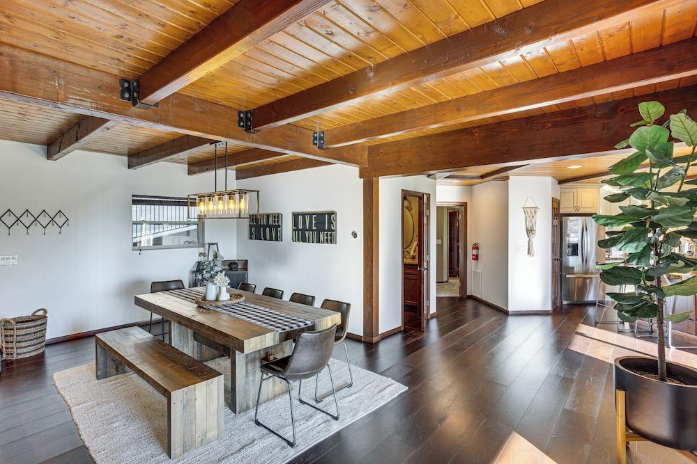 Lake Arrowhead Cabin: 4 Decks, Game Room + More!