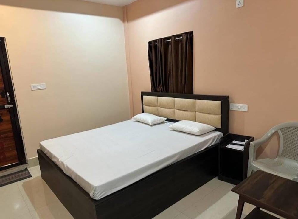 Goroomgo KK Bhawan Puri