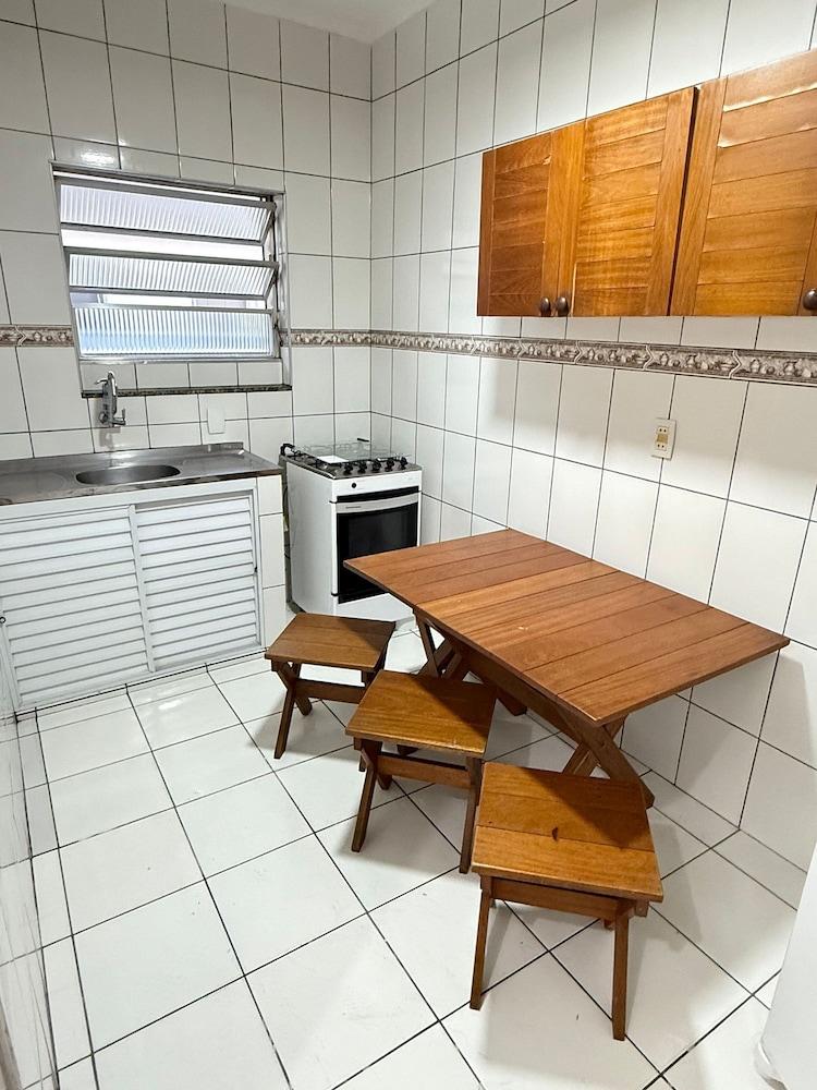 Pé na Areia Praia da Guilhermina IV