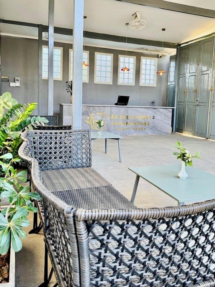 Garden House Rice Field and Mountain View