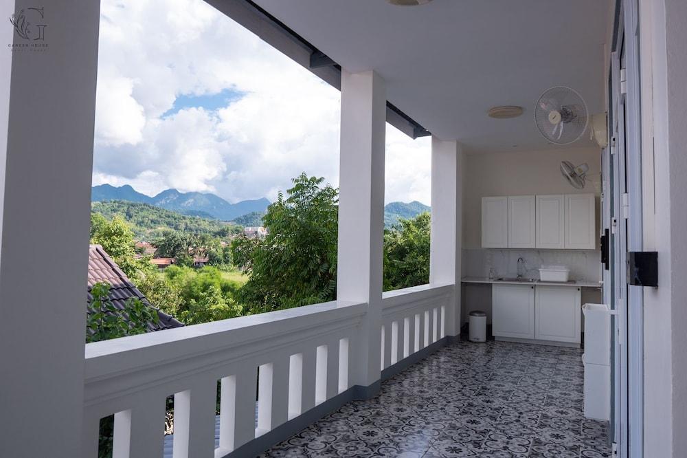 Garden House Rice Field and Mountain View