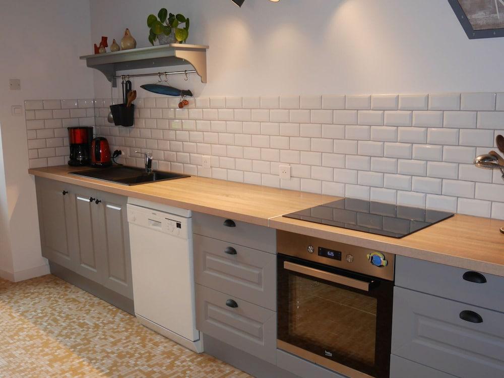 Holiday Home With sea Views, Tregarvan