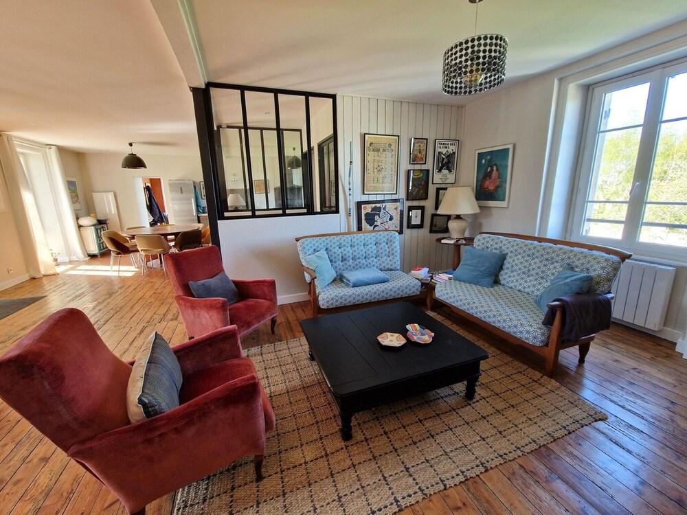 4 Family Home, Walking Distance to the Beach