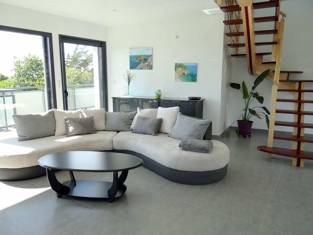 Holiday Home With sea Views, St. Nic