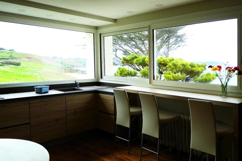 Cottage in Locquirec With Beach Access