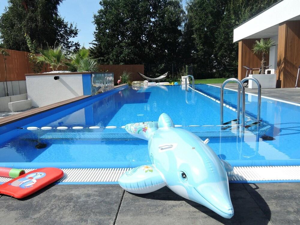 House With a Private Swimming Pool and Sauna