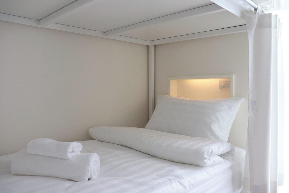 ResT Bangkok Poshtel