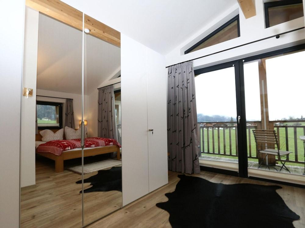 Chalet Alpenzauber mit Beheiztem Pool, Inzell