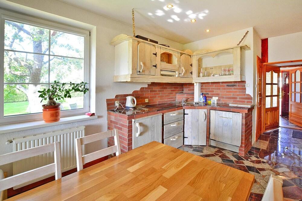 Comfortable Holiday Home With a Garden, Noskowo