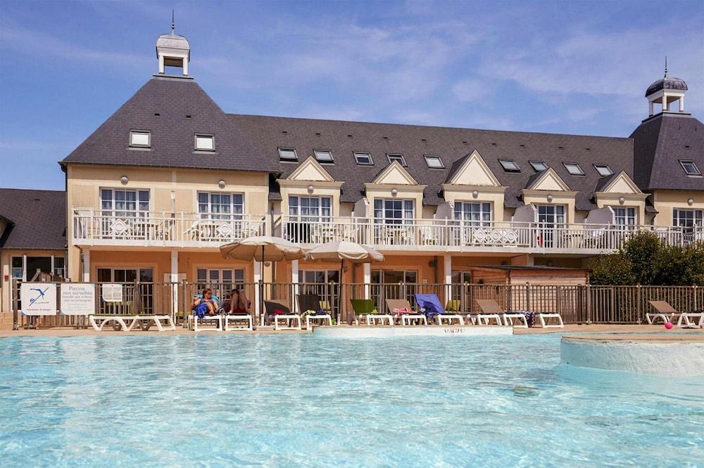 Holiday Home in Residence Le Green Beach, Port-en-besssin-huppain