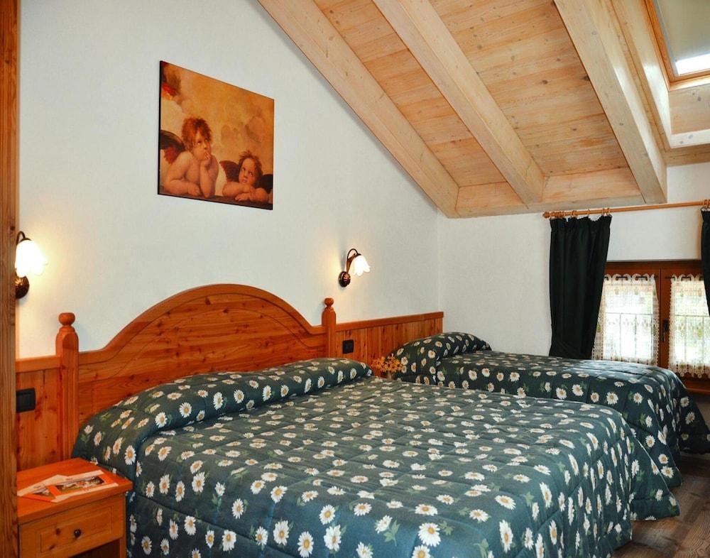 Apartment in Pellizzano Near Shopping