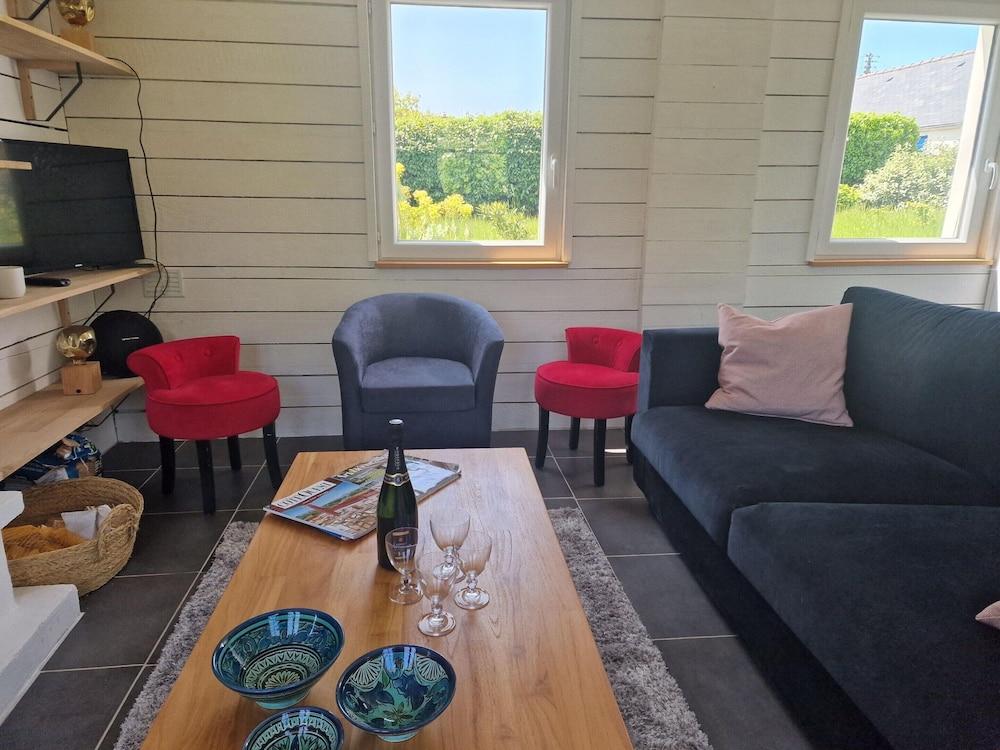 Comfortable Holiday Home on Large Garden Plot in Locquirec