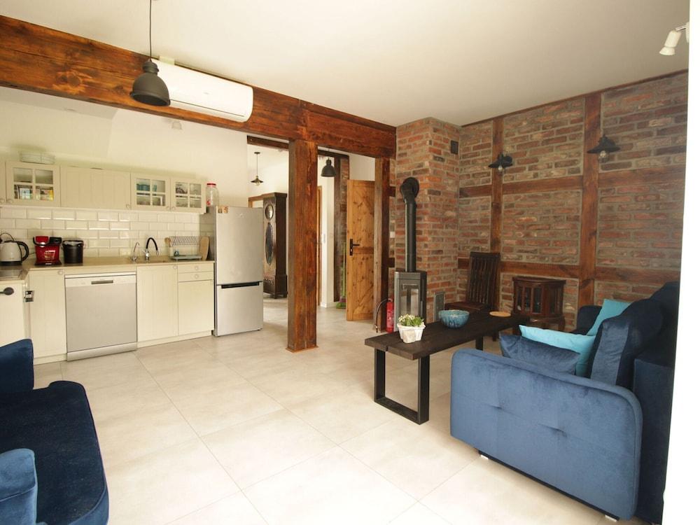 Residence in Zastan With Lake Access