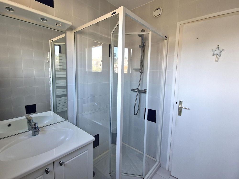 Apartment With sea View Near Beach