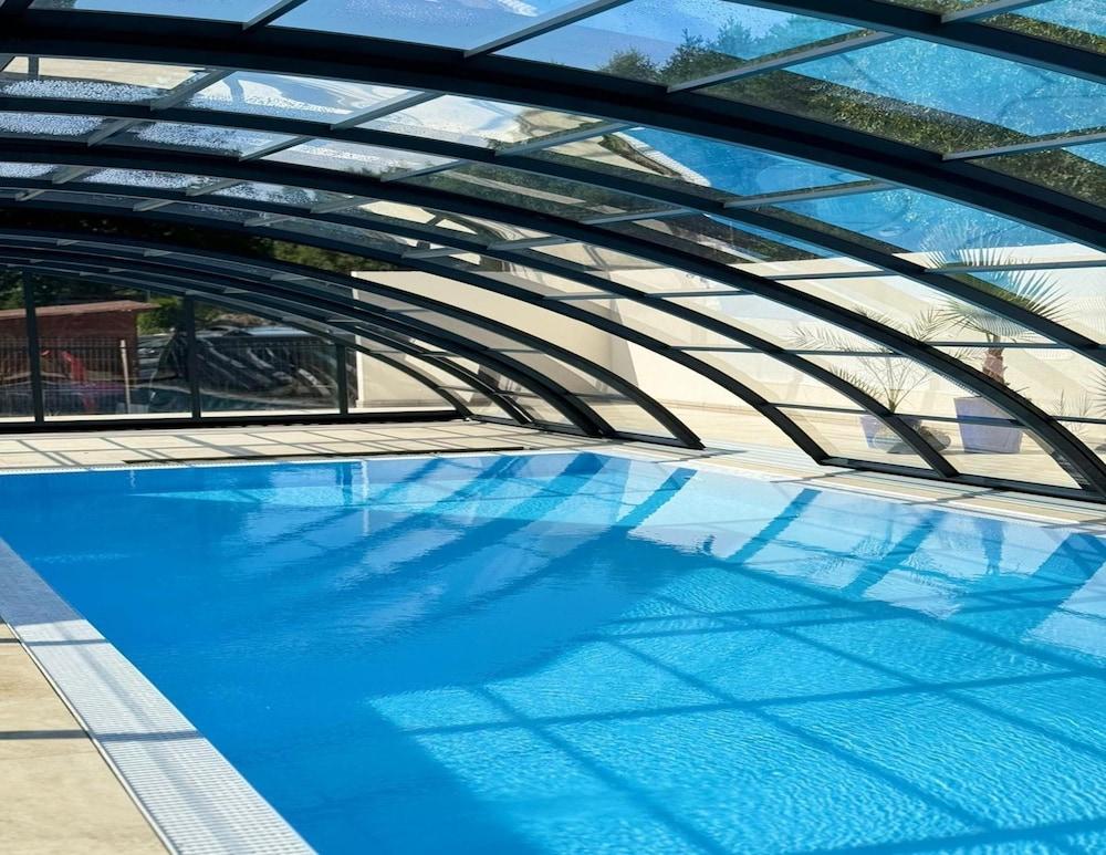 Comfortable Ground Floor Apartment, Summer Pool