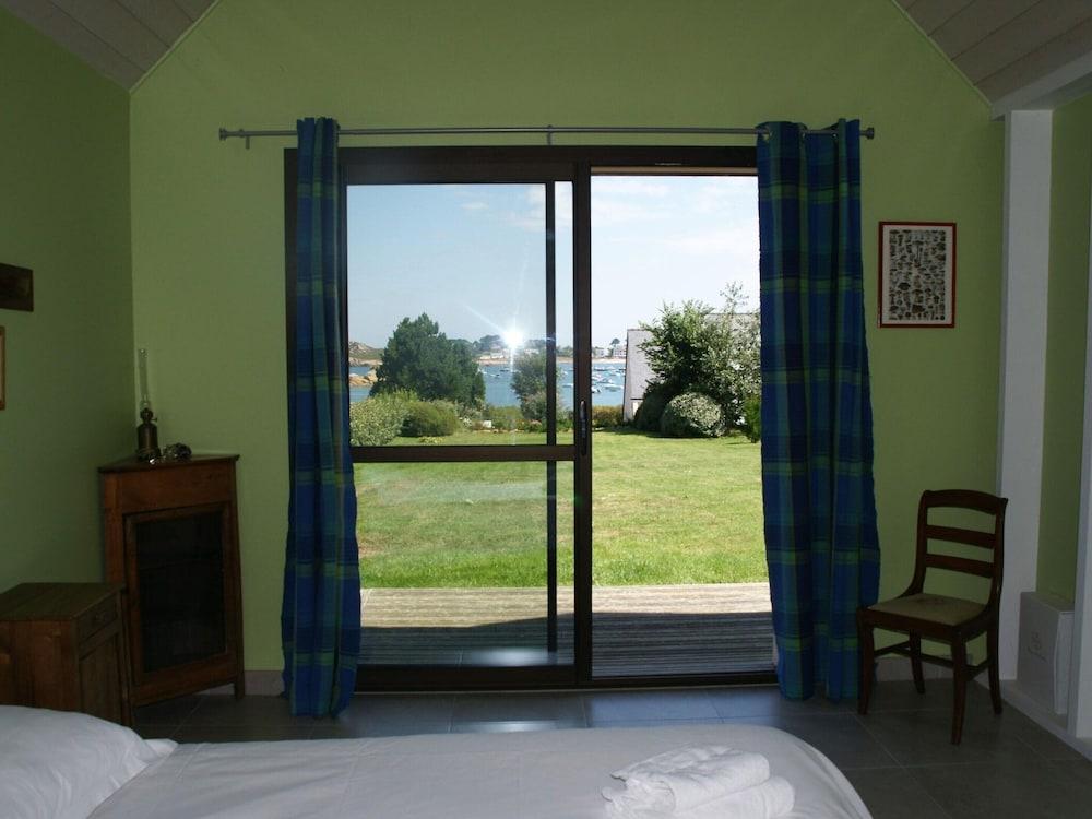 Nice Villa With Magnificent View in Plougasnou