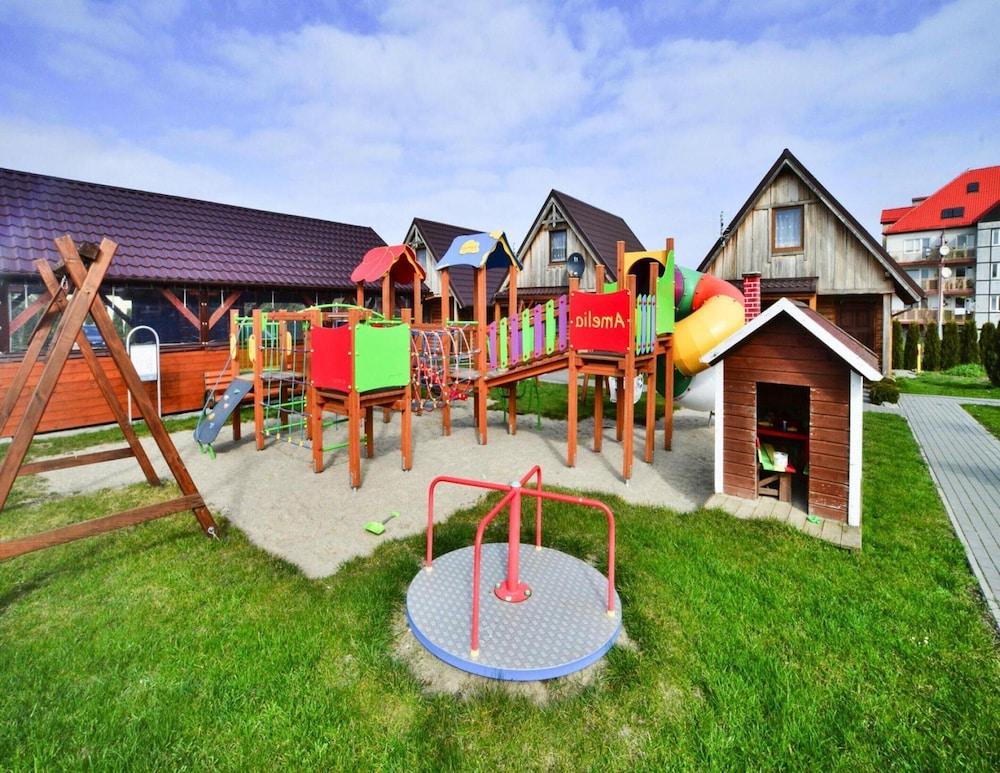 Comfortable Holiday Home With a Terrace, Ustronie