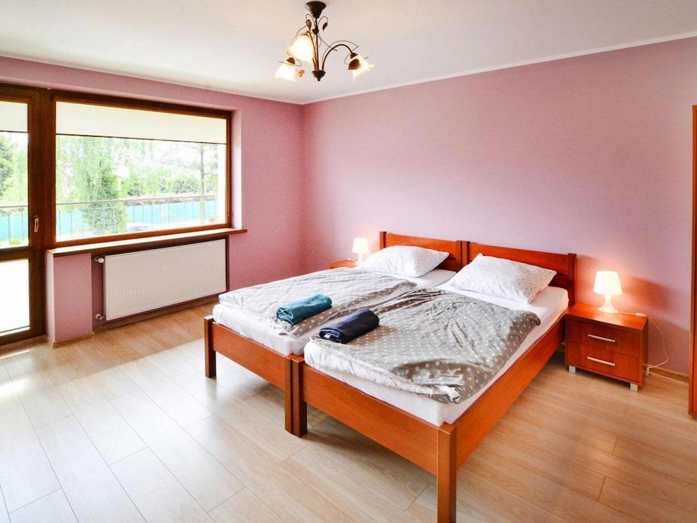 Comfortable Holiday Villa, Private Garden