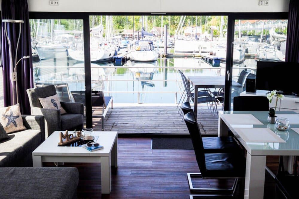 Hausboot in Boltenhagen