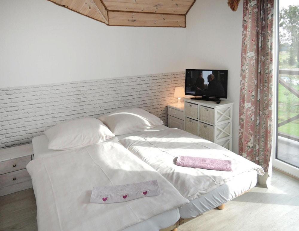 Villa in Troszyn by Lake With Natural Beach