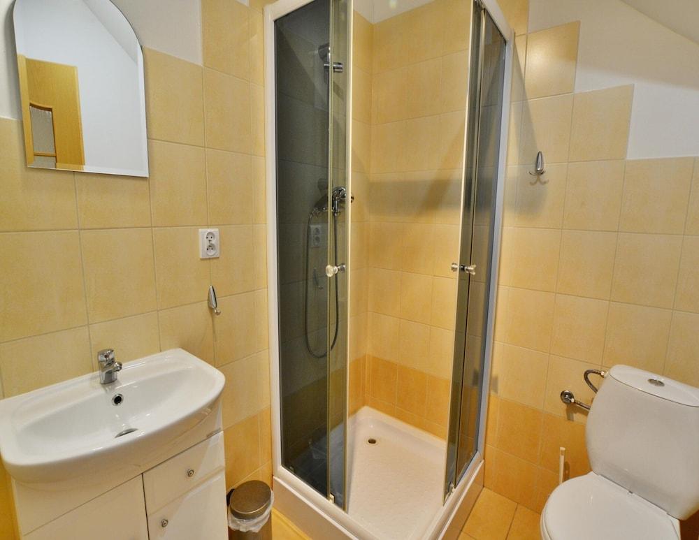 Holiday Apartment, 3 Bedrooms, Garden, Slowino