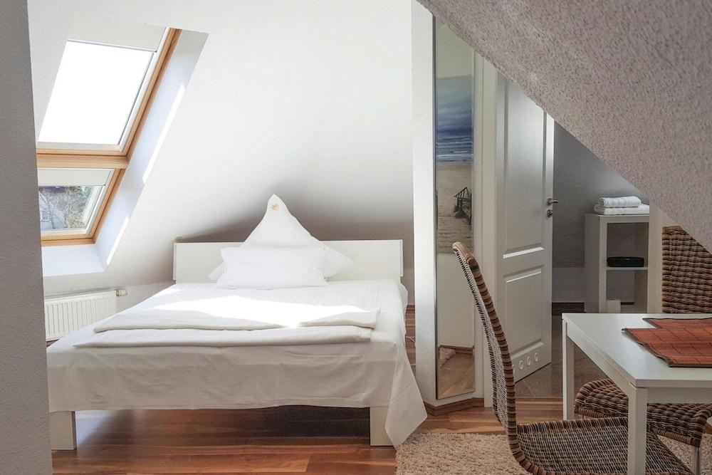 Large, Comfortable Holiday Villa, Private Garden