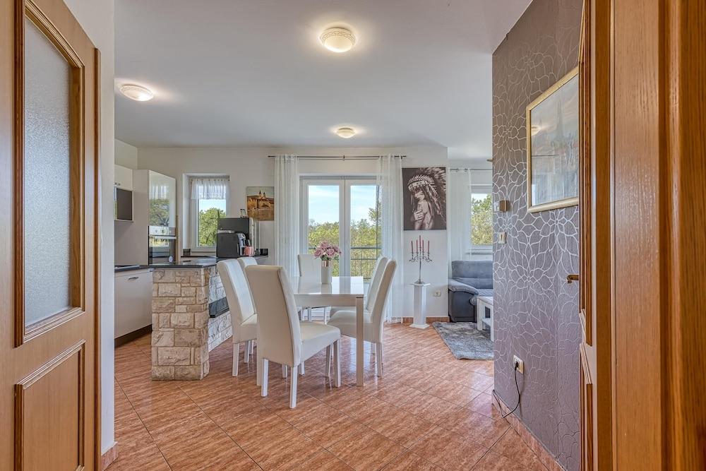 App Mariella 150m From the sea