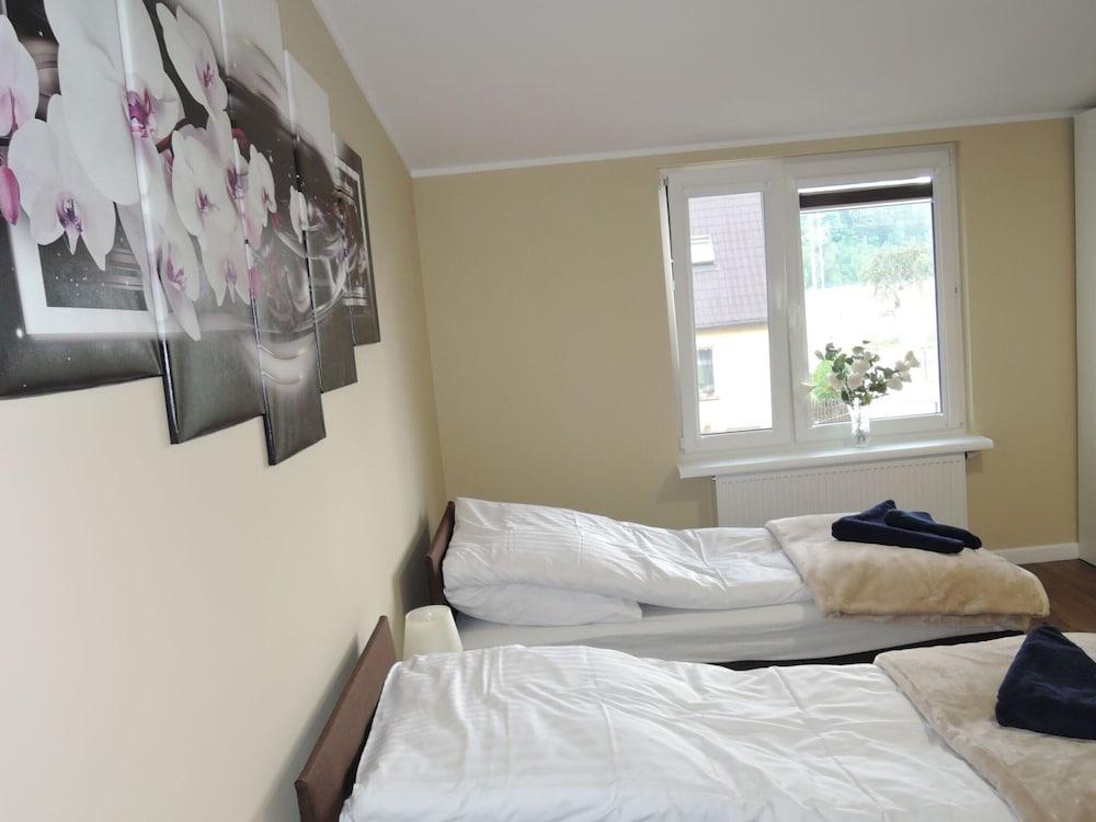 Holiday House in Wapnica Near Emerald Lake