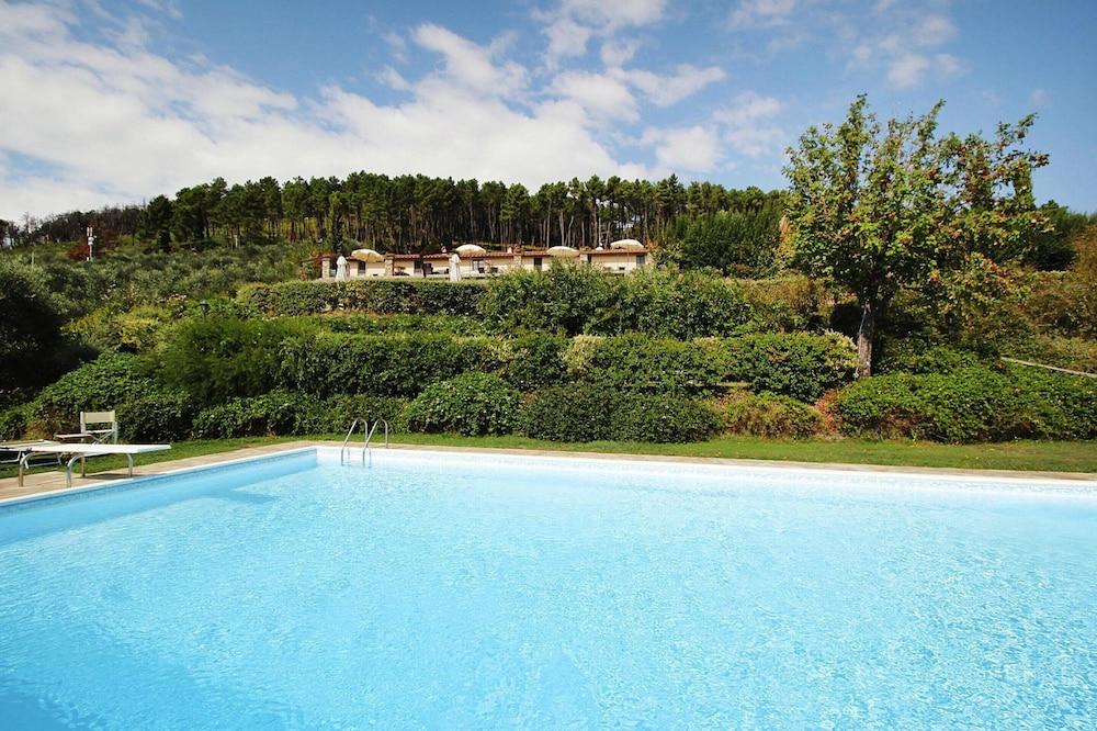 Estate in Monte Serra With Pool & Olive Views