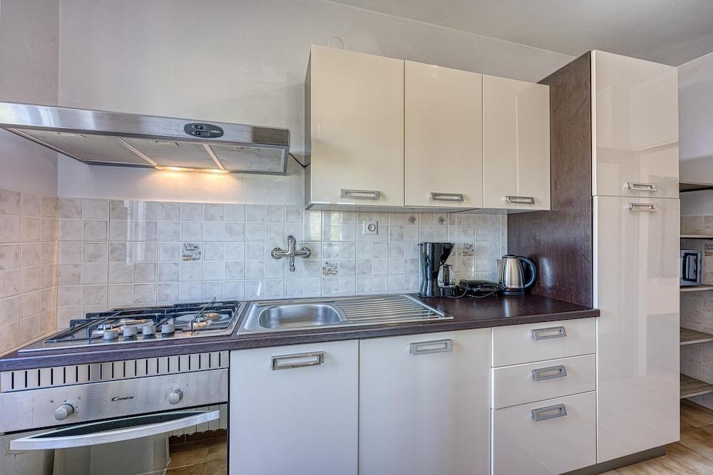 Pool House Lilly in Vi Njan