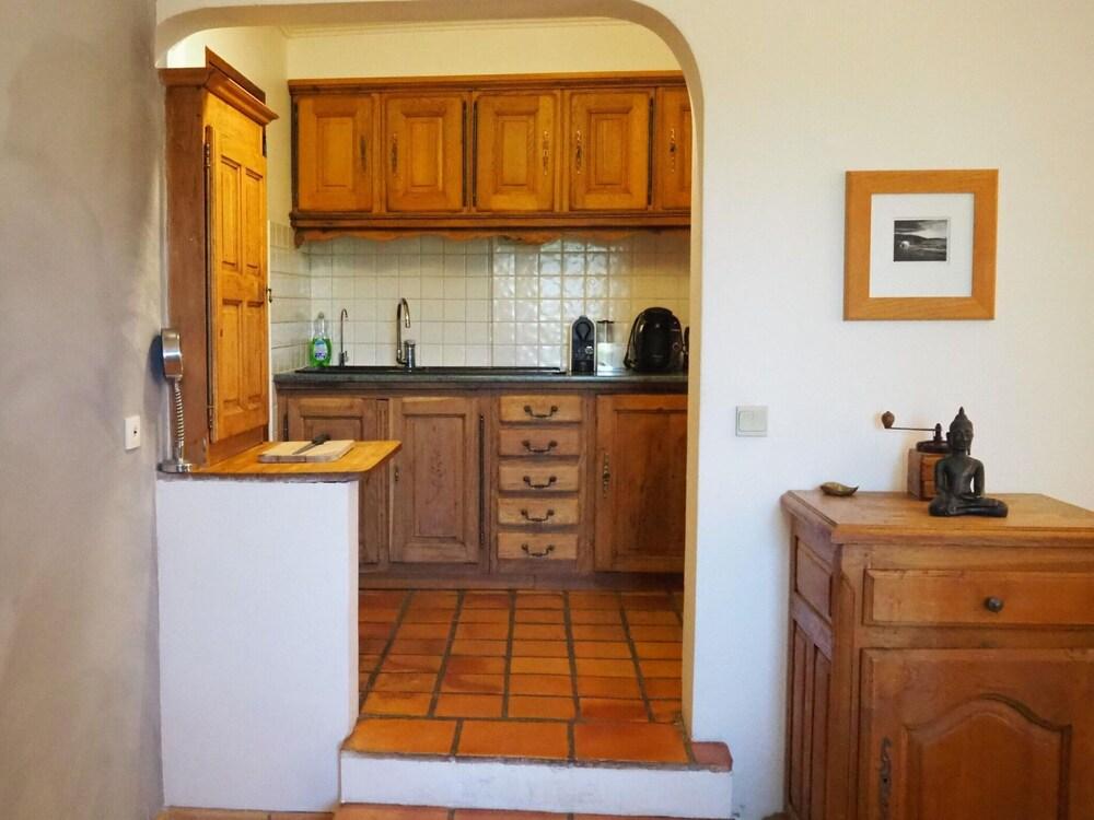 Nice Holiday Home With Private Pool in the Luberon Park, Grambois